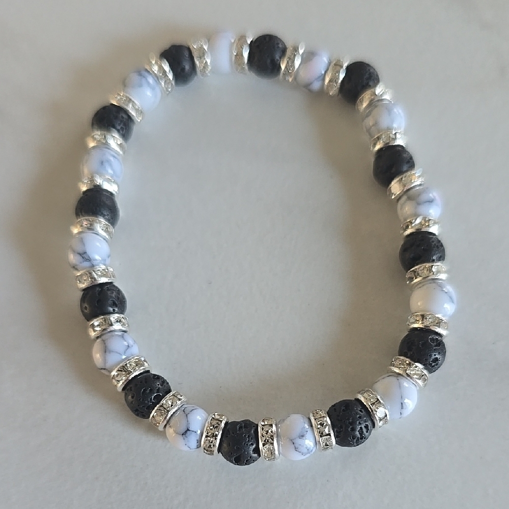 Elegant Black and White Beaded Bracelet